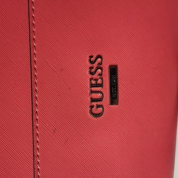 GUESS handbag/cross body bag in Coral color - Picture 3 of 16